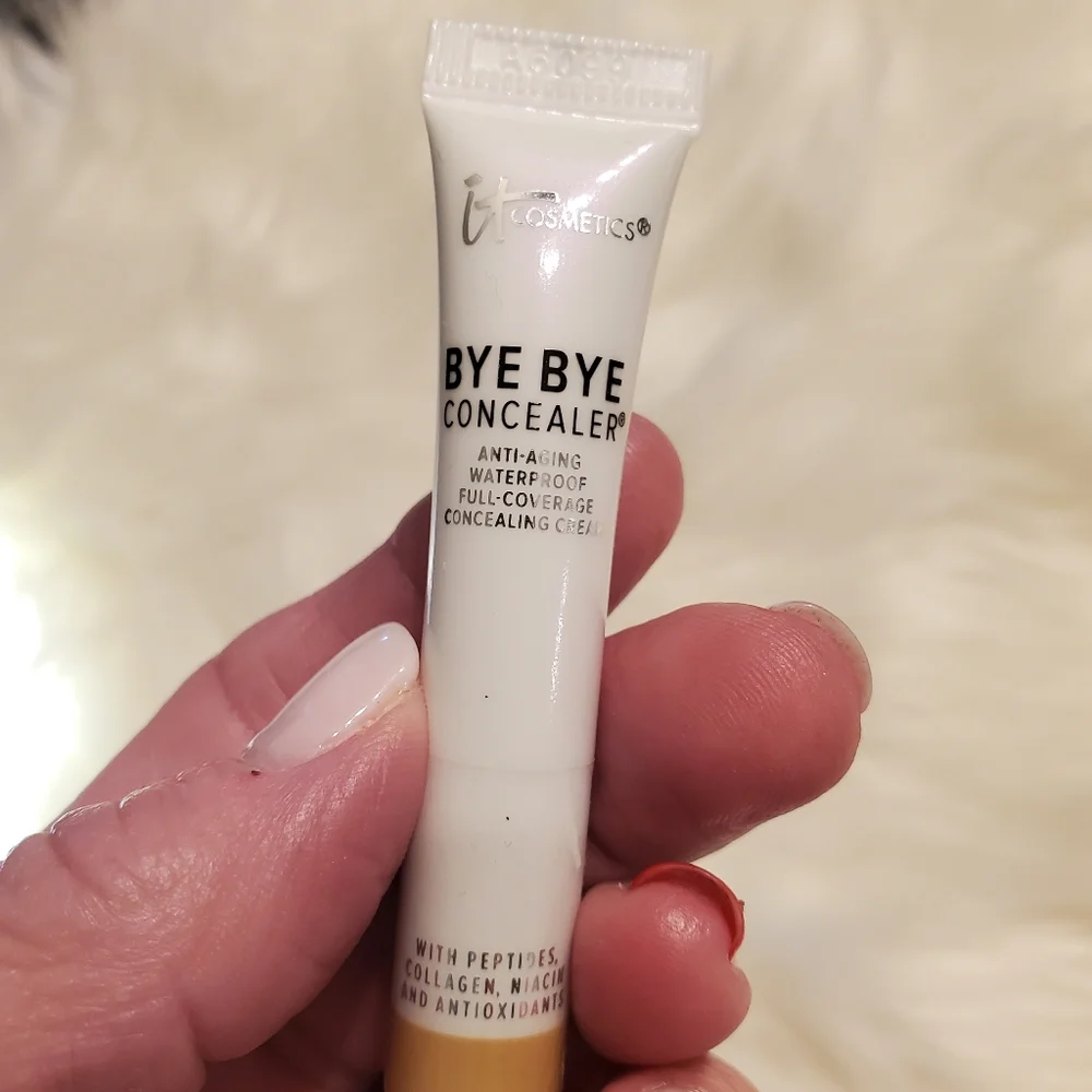 BUNDLE- It Cosmetics Concealer- Tan, Bare Minerals Mineral Veil & Face Color